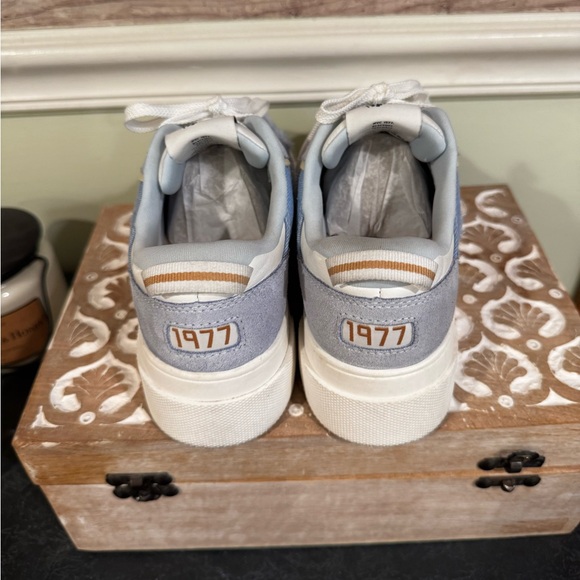 Le Tigre Platform Sneakers - Picture 9 of 11